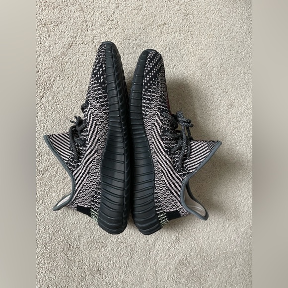 ADIDAS- YEEZY BOOST 350 V2 'YECHEIL NON-REFLECTIVE' size 10.5 (sale excluded) - Picture 16 of 16